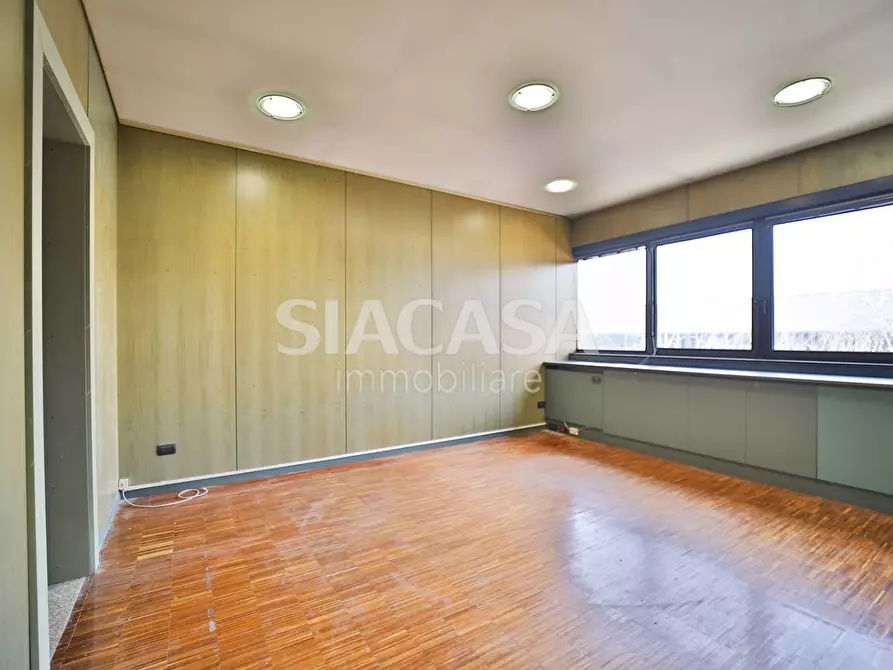 Immagine 26 di Ufficio in affitto  a Cinisello Balsamo