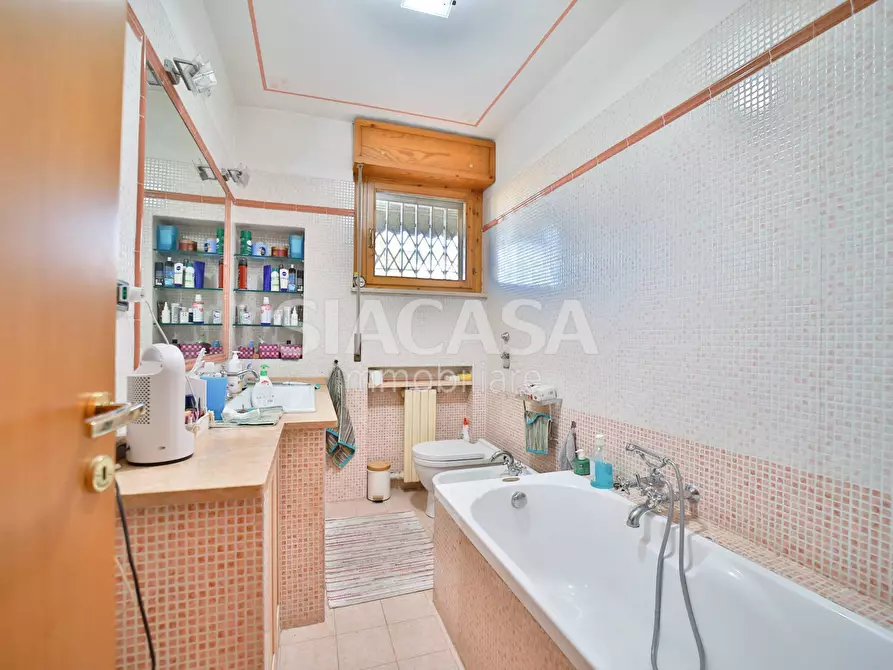 Immagine 15 di Appartamento in vendita  in via Amendola a Pioltello