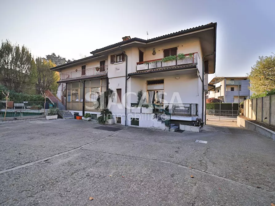 Immagine 1 di Villa in vendita  in Via Vittorio Veneto a Brembate