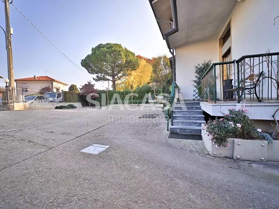 Immagine 4 di Villa in vendita  in Via Vittorio Veneto a Brembate