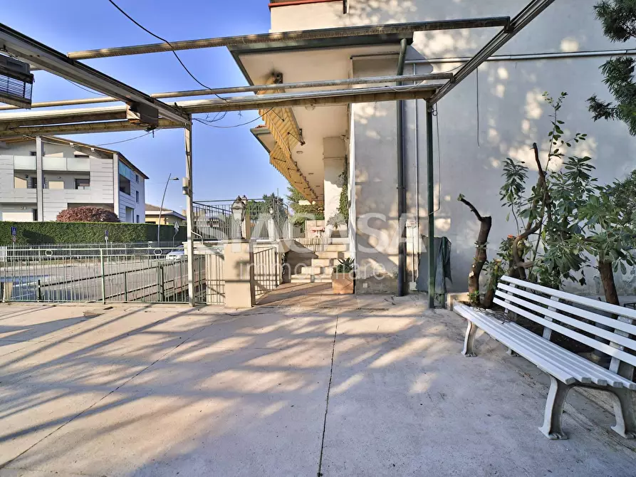 Immagine 10 di Villa in vendita  in Via Vittorio Veneto a Brembate