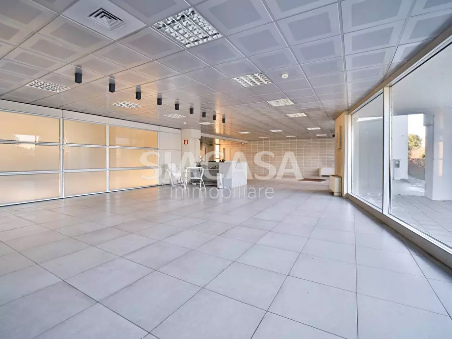 Immagine 12 di Ufficio in affitto  a Telgate