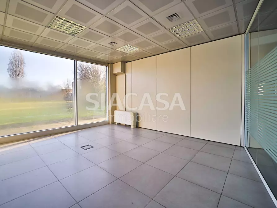Immagine 13 di Ufficio in affitto  a Telgate
