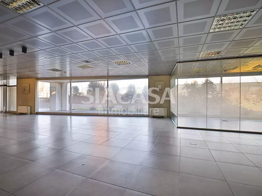 Immagine 18 di Ufficio in affitto  a Telgate