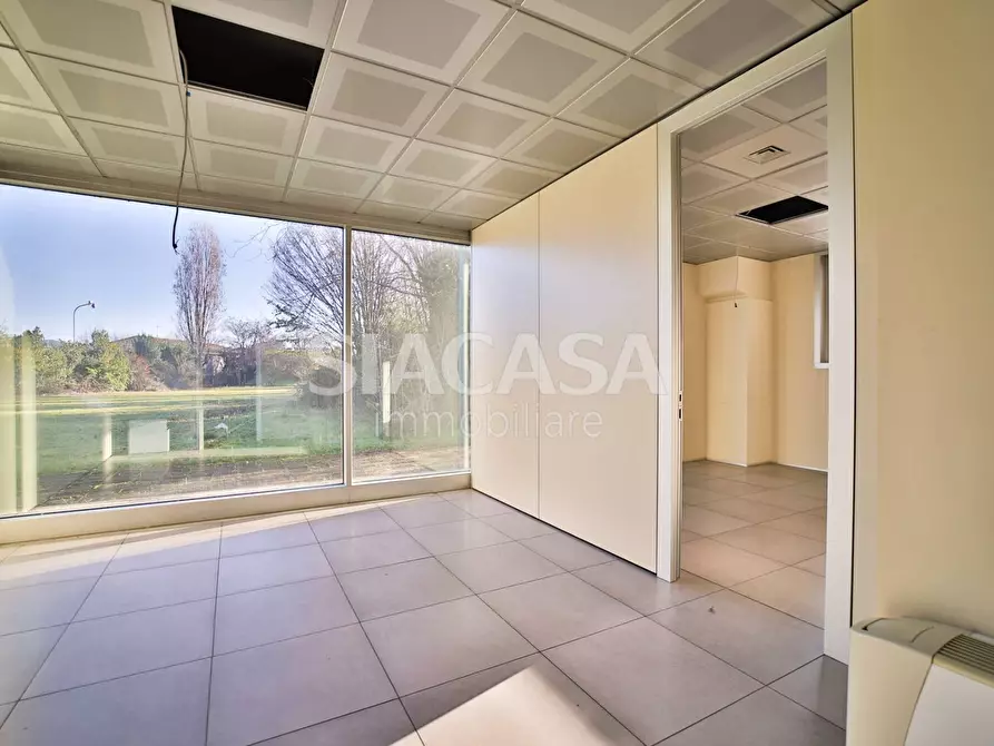 Immagine 19 di Ufficio in affitto  a Telgate