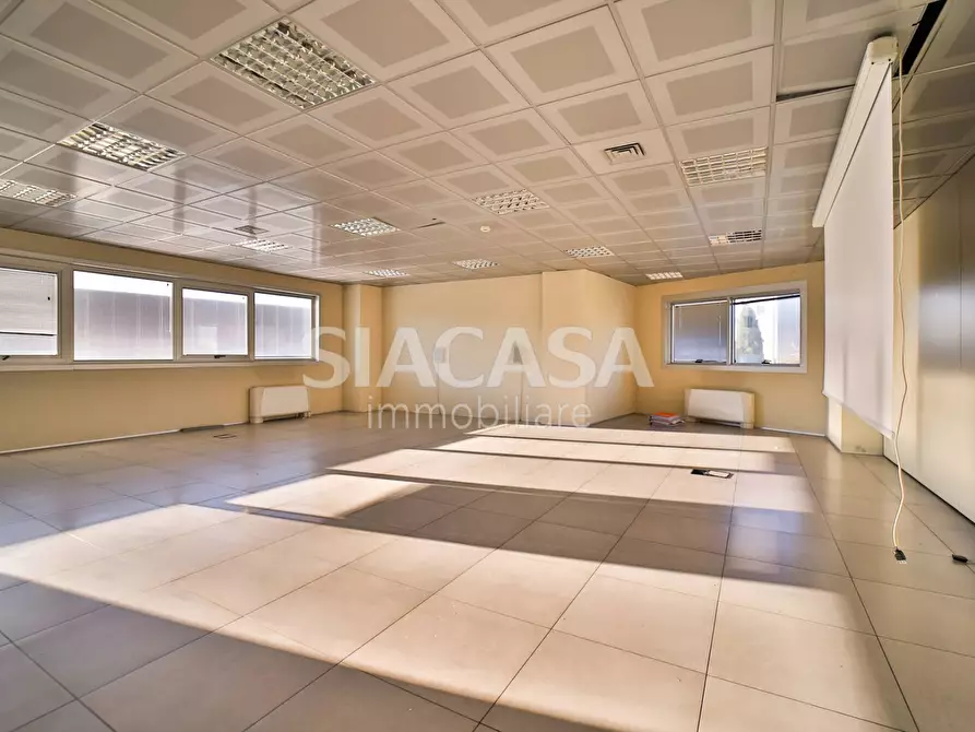 Immagine 27 di Ufficio in affitto  a Telgate