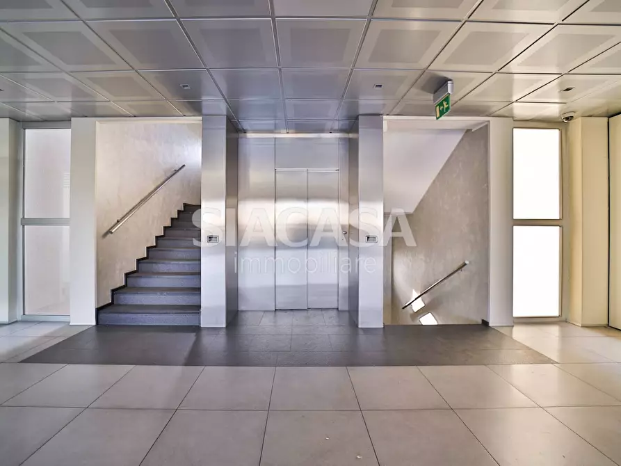 Immagine 25 di Ufficio in affitto  a Telgate