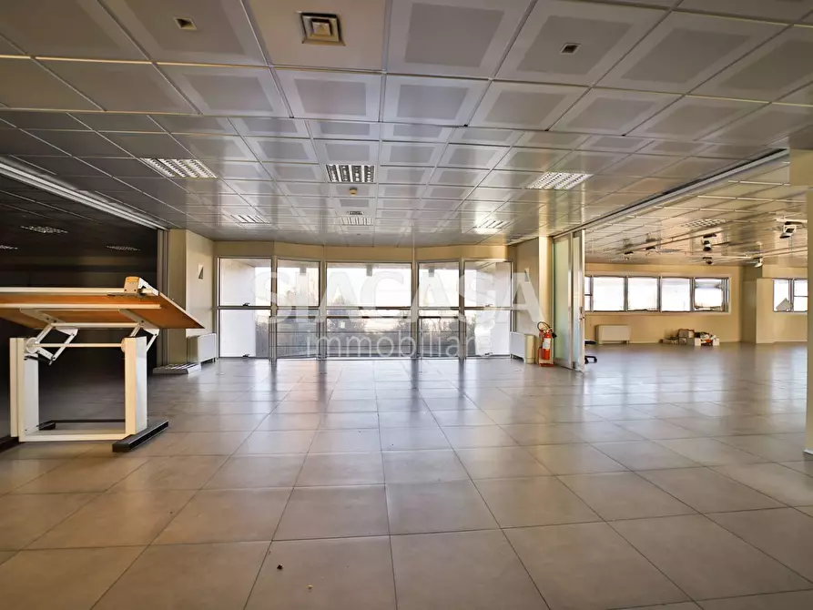 Immagine 21 di Ufficio in affitto  a Telgate