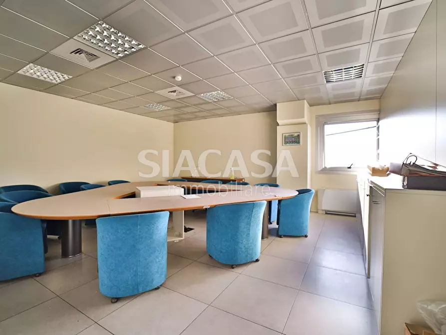 Immagine 28 di Ufficio in affitto  a Telgate