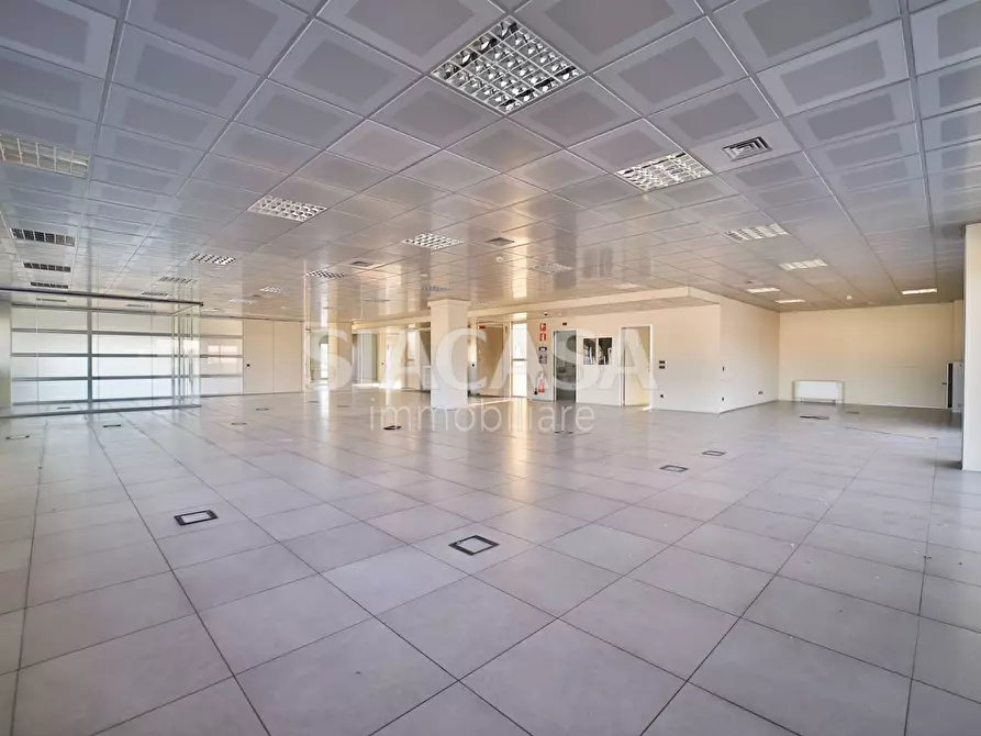 Immagine 30 di Ufficio in affitto  a Telgate