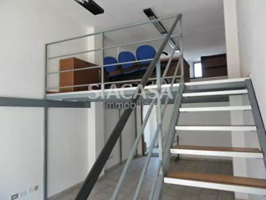 Immagine 2 di Negozio in vendita  a Agrate Brianza