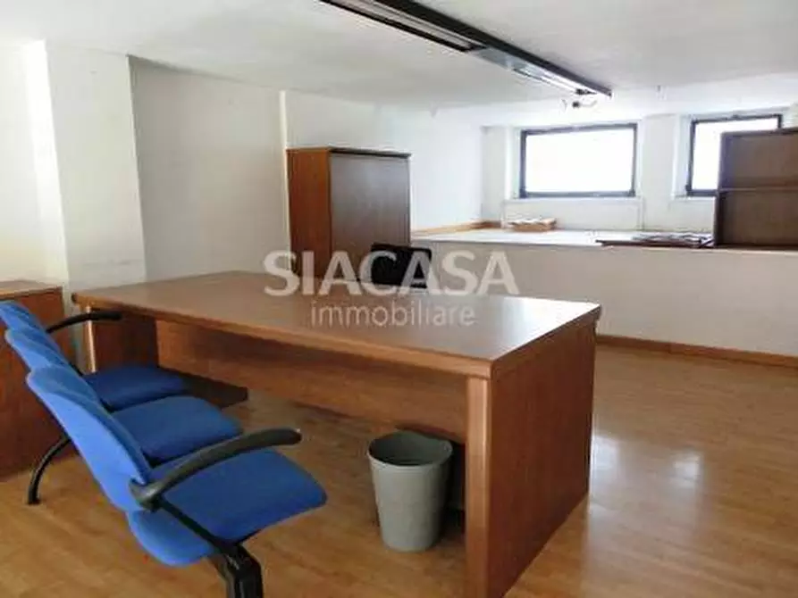 Immagine 4 di Negozio in vendita  a Agrate Brianza