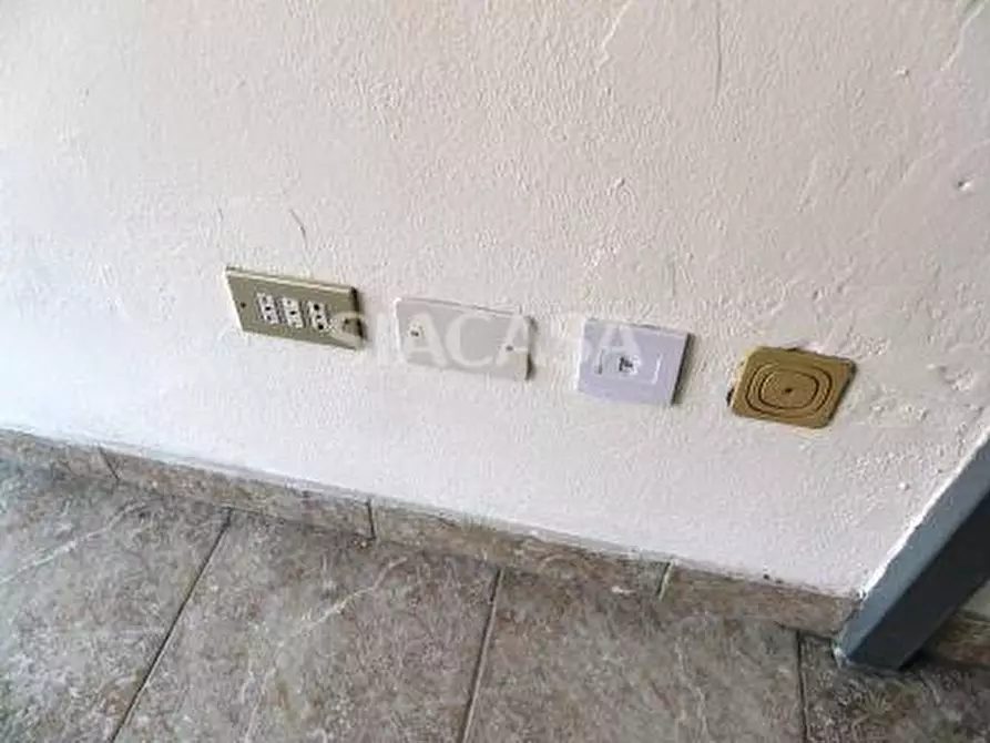 Immagine 8 di Negozio in vendita  a Agrate Brianza