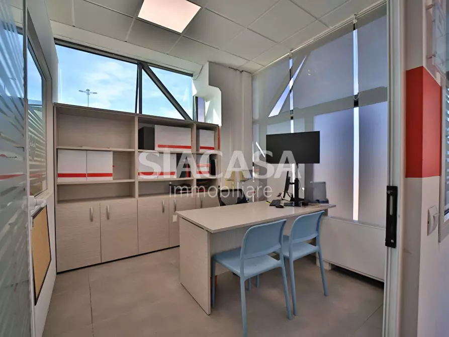 Immagine 2 di Capannone industriale in affitto  a Mezzago