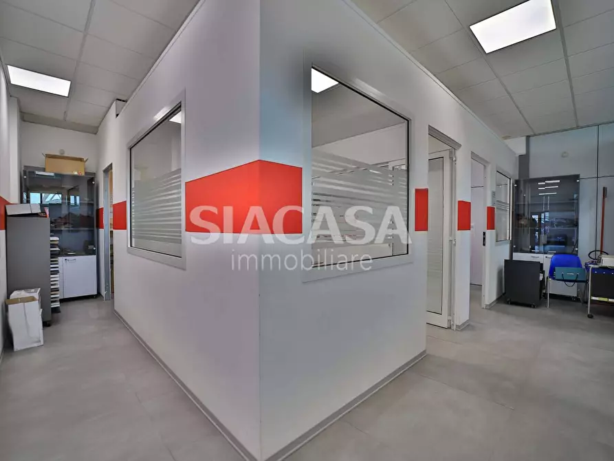 Immagine 4 di Capannone industriale in affitto  a Mezzago