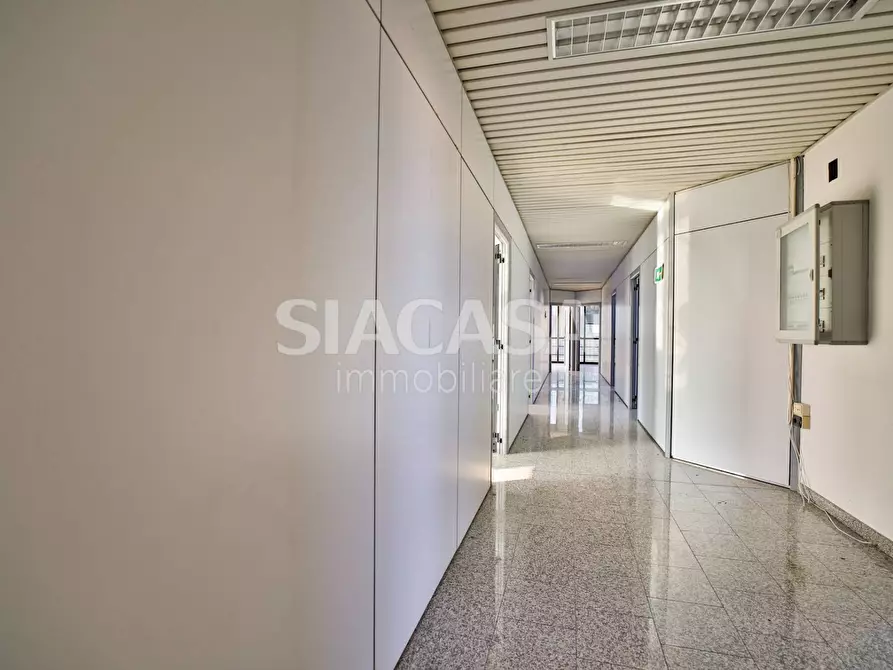 Immagine 24 di Ufficio in affitto  a Mezzago