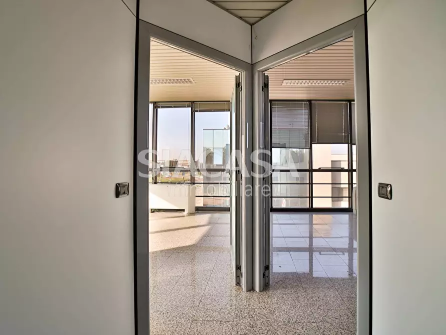 Immagine 22 di Ufficio in affitto  a Mezzago