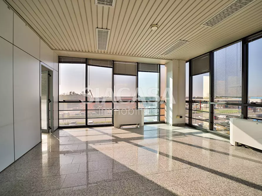 Immagine 23 di Ufficio in affitto  a Mezzago