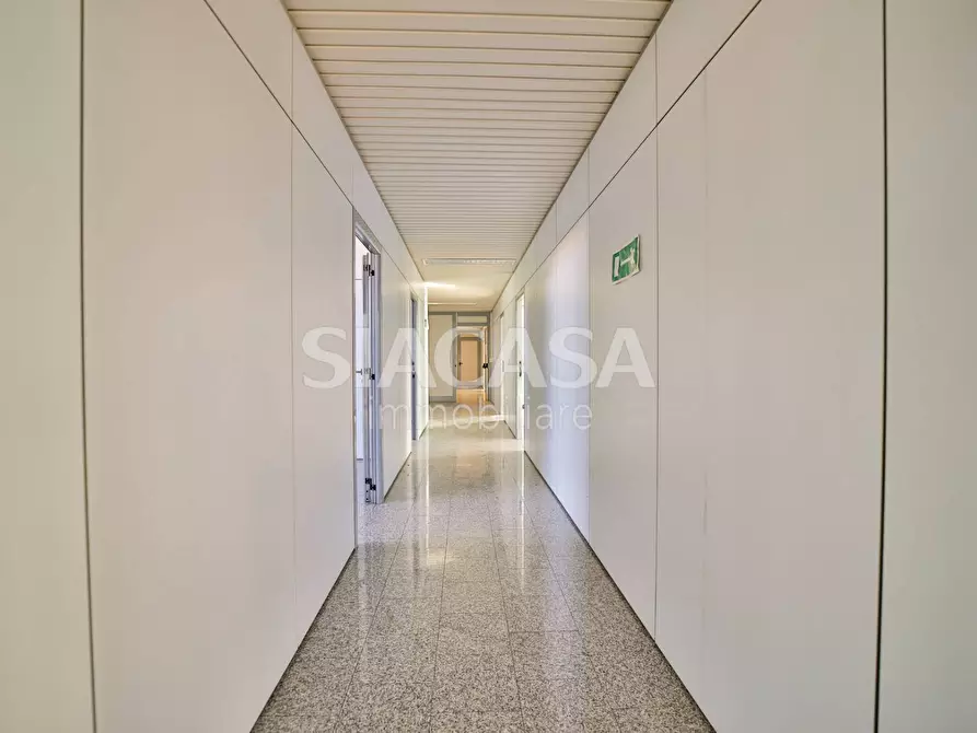 Immagine 25 di Ufficio in affitto  a Mezzago