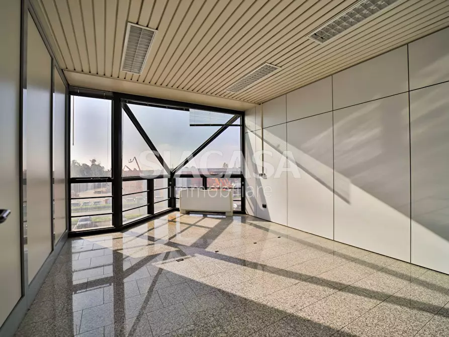 Immagine 28 di Ufficio in affitto  a Mezzago