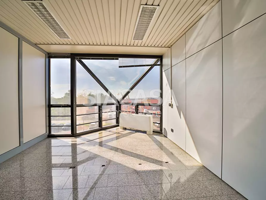 Immagine 10 di Ufficio in affitto  a Mezzago