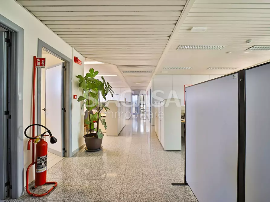 Immagine 12 di Ufficio in affitto  a Mezzago