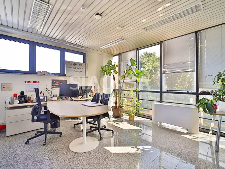 Immagine 15 di Ufficio in affitto  a Mezzago