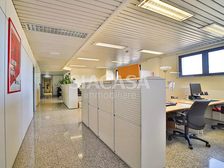 Immagine 16 di Ufficio in affitto  a Mezzago