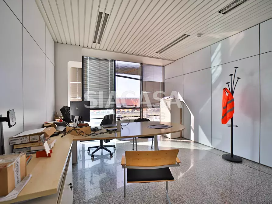 Immagine 20 di Ufficio in affitto  a Mezzago