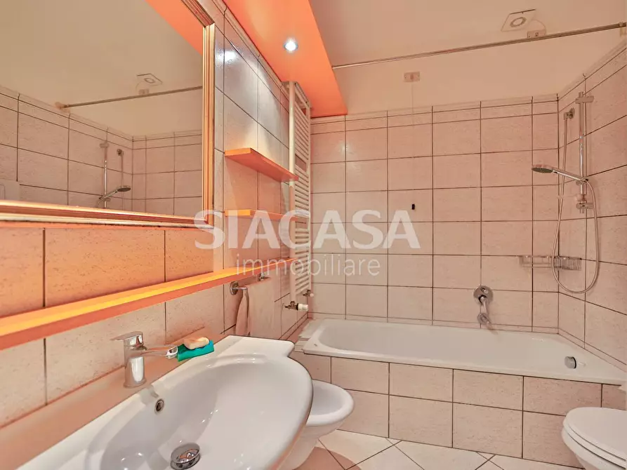 Immagine 28 di Appartamento in affitto  in Via Sanzio a Monza