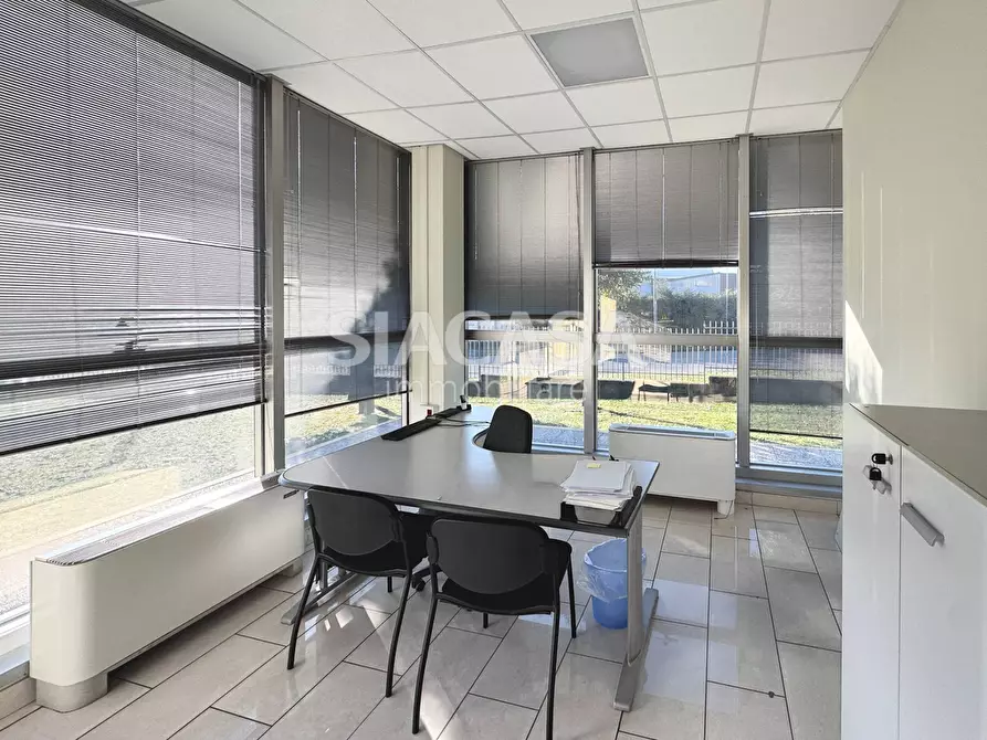 Immagine 2 di Capannone industriale in affitto  a Mezzago