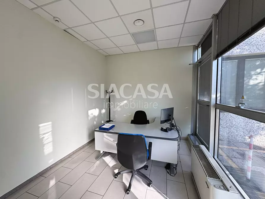 Immagine 3 di Capannone industriale in affitto  a Mezzago