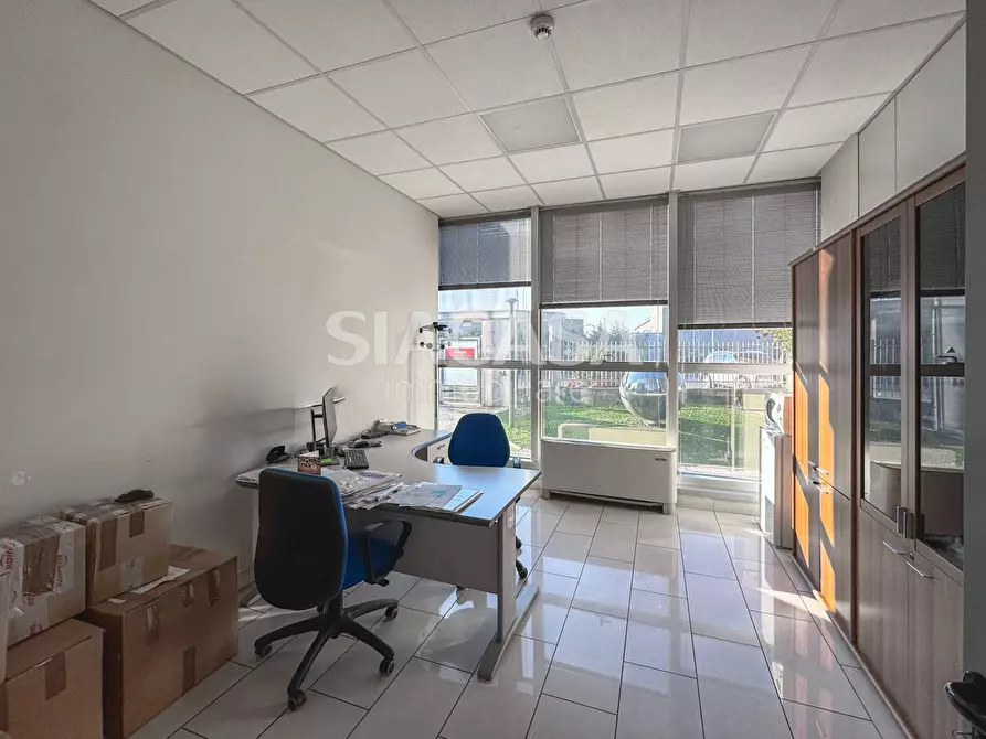 Immagine 6 di Capannone industriale in affitto  a Mezzago