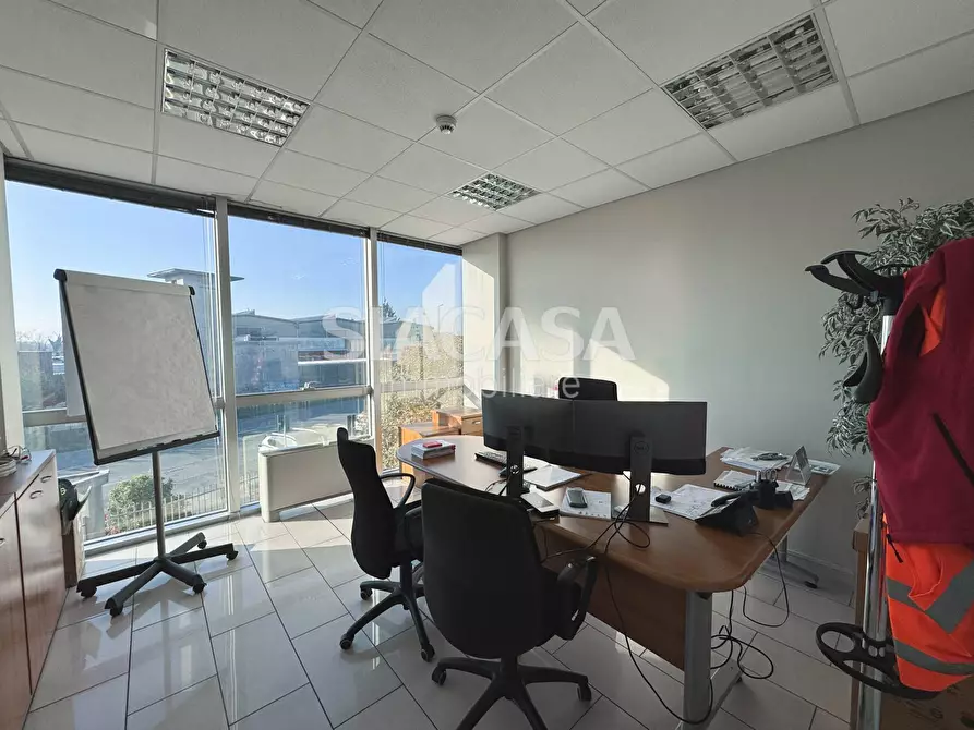 Immagine 9 di Capannone industriale in affitto  a Mezzago