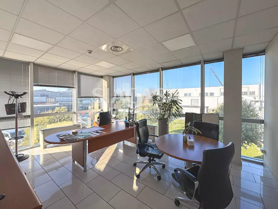 Immagine 10 di Capannone industriale in affitto  a Mezzago