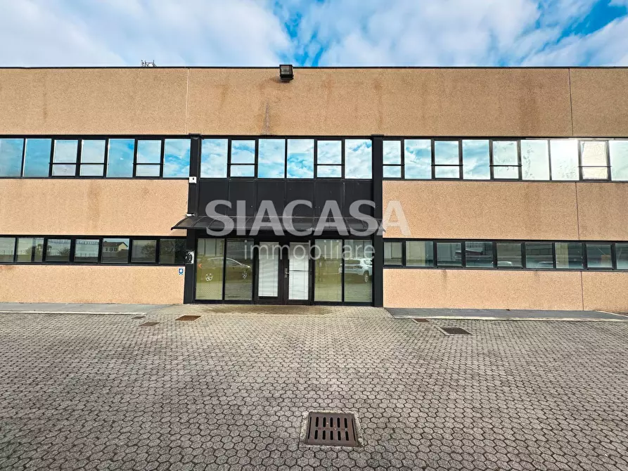 Immagine 2 di Capannone industriale in vendita  a Vimercate