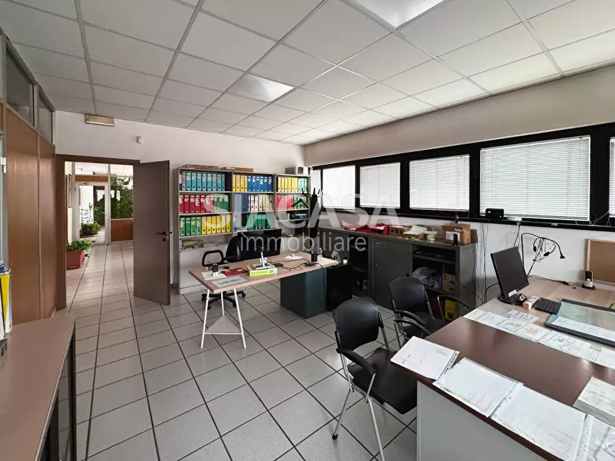 Immagine 6 di Capannone industriale in vendita  a Vimercate