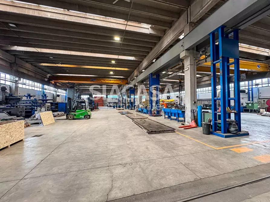 Immagine 9 di Capannone industriale in vendita  a Vimercate
