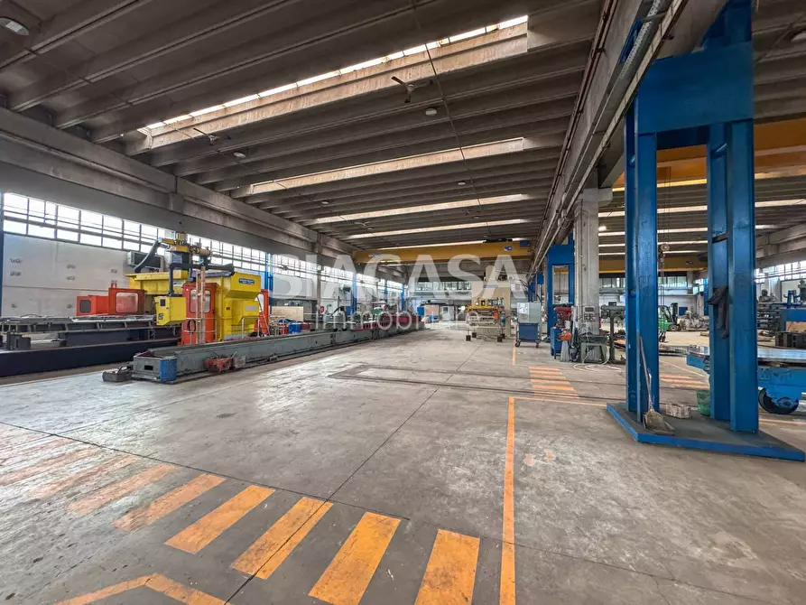 Immagine 13 di Capannone industriale in vendita  a Vimercate