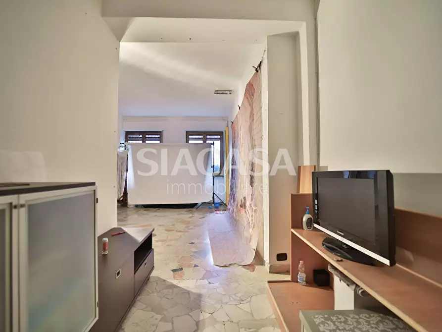 Immagine 14 di Ufficio in vendita  a Cologno Monzese