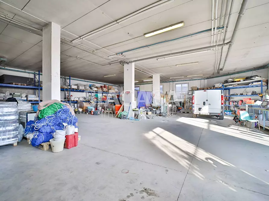 Immagine 9 di Magazzino in affitto  a Cologno Monzese