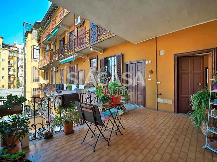 Immagine 1 di Appartamento in vendita  in Via Accademia a Milano