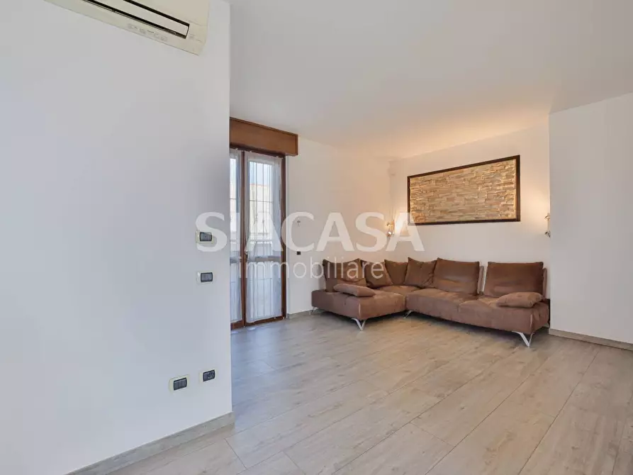 Immagine 21 di Ufficio in affitto  in via delle Industrie a Bernareggio