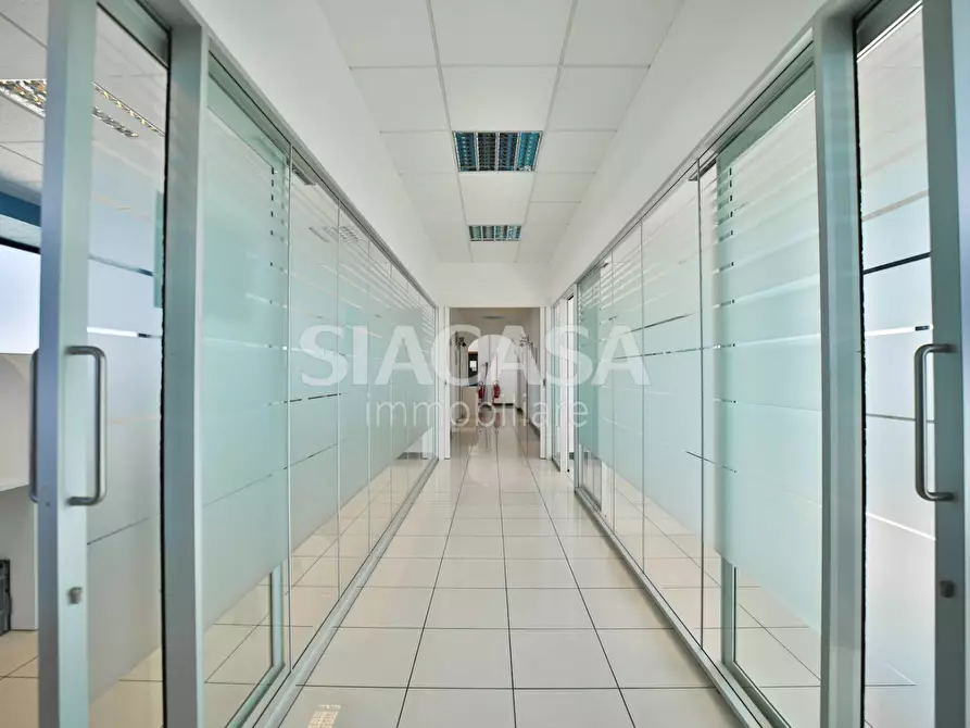 Immagine 20 di Ufficio in vendita  in Cornate d'Adda a Cornate D'adda