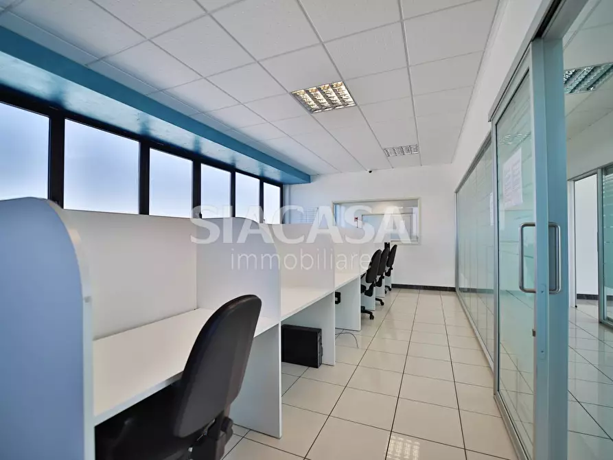 Immagine 21 di Ufficio in vendita  in Cornate d'Adda a Cornate D'adda