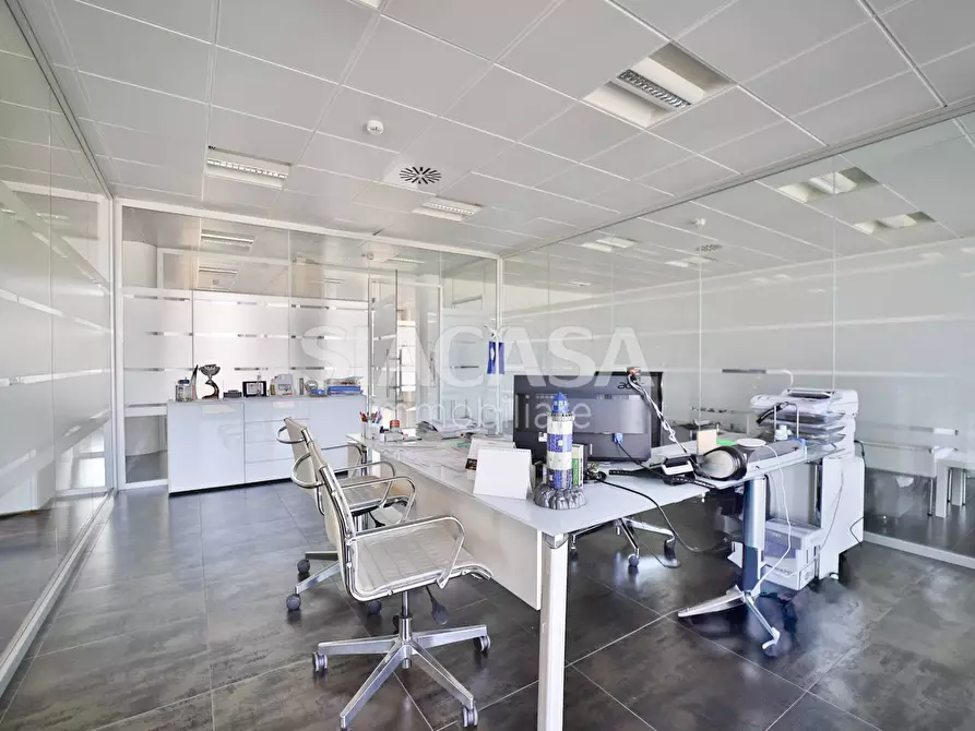 Immagine 11 di Ufficio in affitto  in BERNAREGGIO a Bernareggio