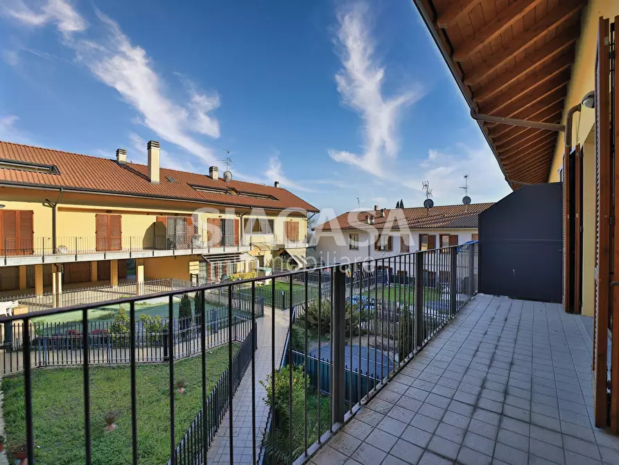 Immagine 2 di Appartamento in vendita  in via Mazzini a Cornate D'adda