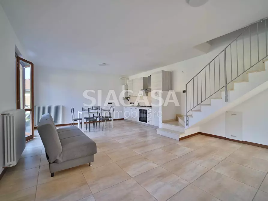 Immagine 4 di Appartamento in vendita  in via Mazzini a Cornate D'adda