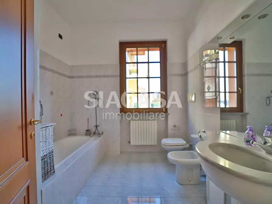 Immagine 20 di Villa in vendita  in via Volta a Busnago