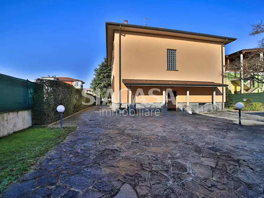 Immagine 24 di Villa in vendita  in via Volta a Busnago